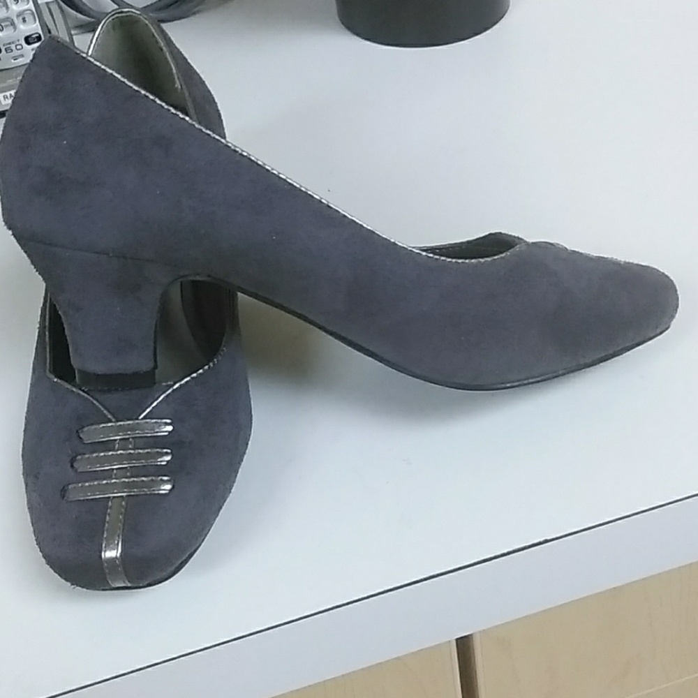 Shoes - Picture 2 of 7